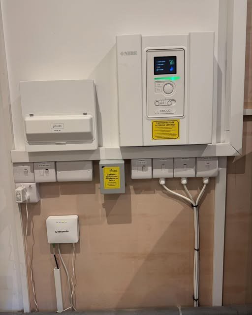 Heat pump controller, consumer unit and wiring installation